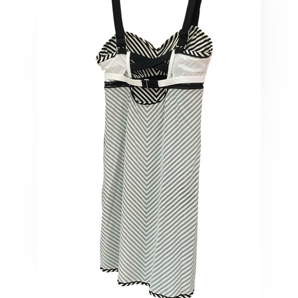 Athleta Black & White Stripe Pura Swim UPF 50+ Dress 36 B/C Built in bra. Beach - Picture 14 of 16